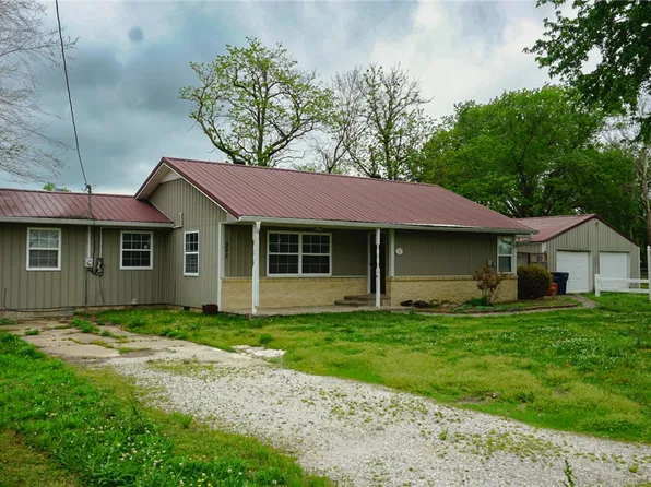 320 S Country Club Rd, Siloam Springs, AR 72761