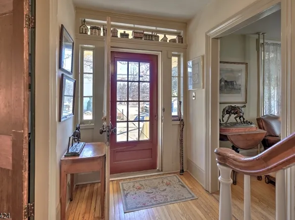 11 Halstead St, Clinton Town, NJ 08809