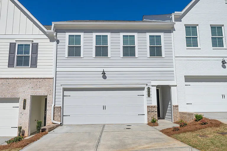 3 bed, 1884 sqft, $2,600 — Photo 2