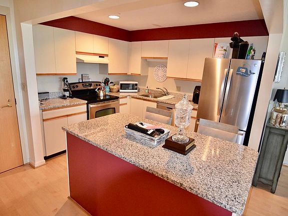 3rd image of 2001 Marina Dr APT 315