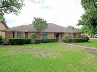 1124 W 6th St, Mc Gregor, TX 76657