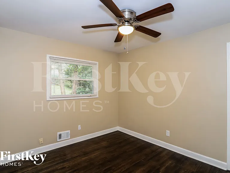 1855 Shamrock Dr — Photo 13