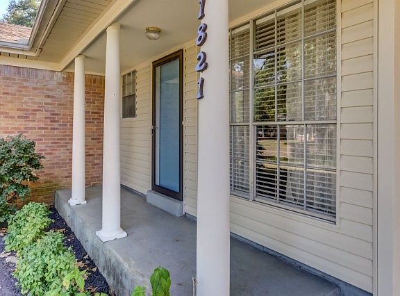 2nd image of 1821 Whitehead Dr