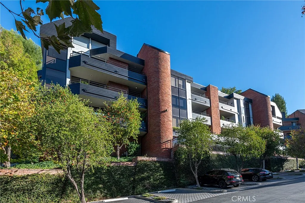2 bed, 1837 sqft, $6,750 — Photo 2