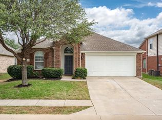 8713 Wagon Trl, Aubrey, TX 76227