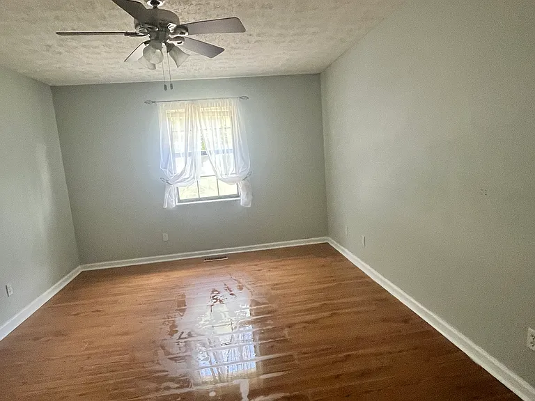 211 Hayter Dr — Photo 24