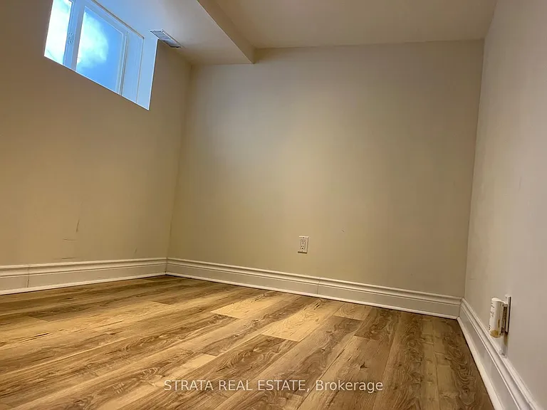 220 Holborne Ave — Photo 30