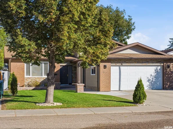 62 Chomyn Crescent, Saskatoon, SK S7K 7R5
