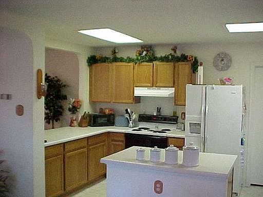 1st image of 4930 LAKEBEND E