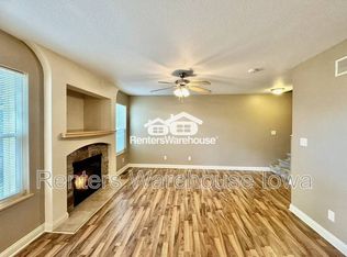 2004 63rd St UNIT 5, Windsor Heights, IA 50324