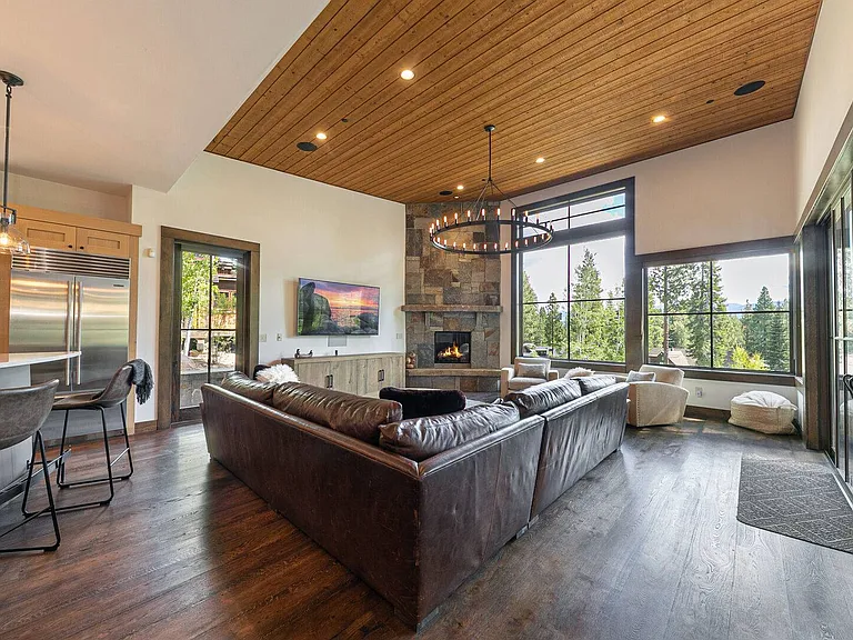 8615 Huntington Ct — Photo 6
