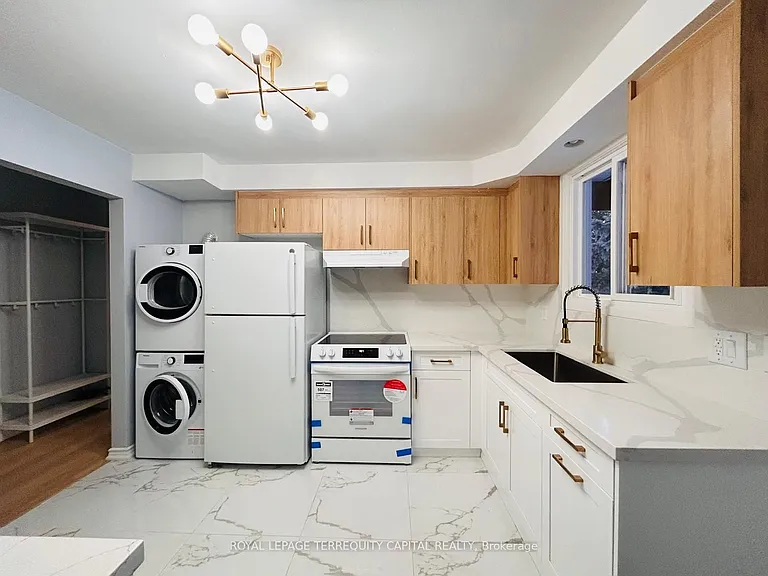 38 Bernick Dr #UPPER — Photo 6