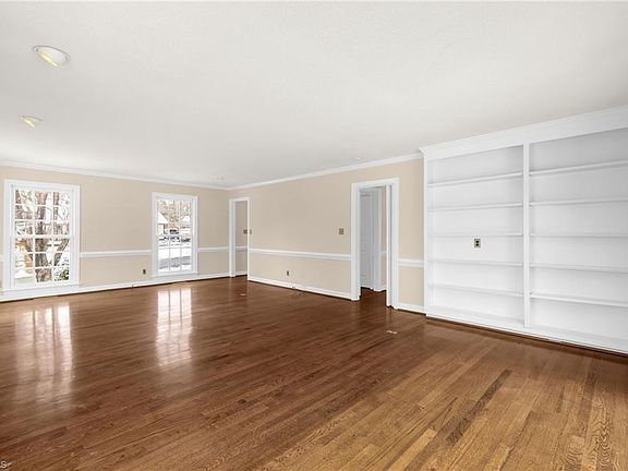 5th image of 6001 Muirfield Dr