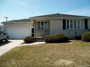 6 Caroline Ln, Depew, NY 14043
