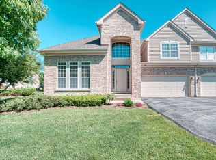 800 Stone Canyon Cir, Inverness, IL 60010