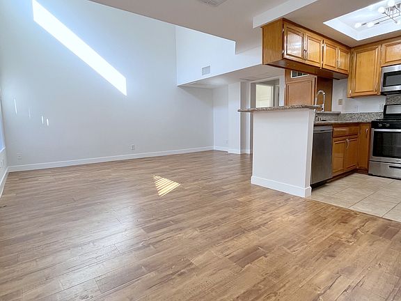 5th image of 5248 Cartwright Ave #4