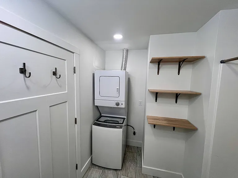 7127 Grand River Ave — Photo 11