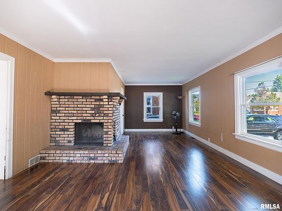4th image of 2327 W Callender Ave
