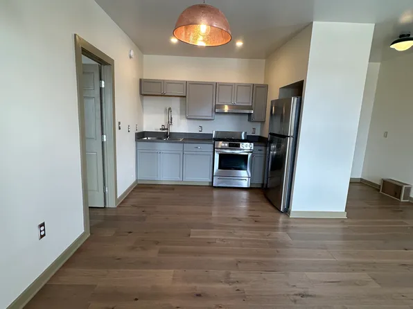 7 S Water St, Vergennes, VT 05491