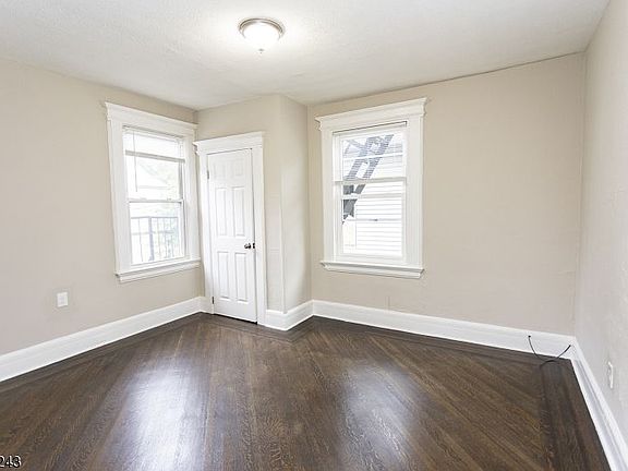 3rd image of 175 N 19th St Floor 2