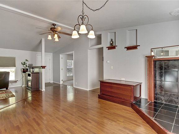 5th image of 18603 223rd Ave E