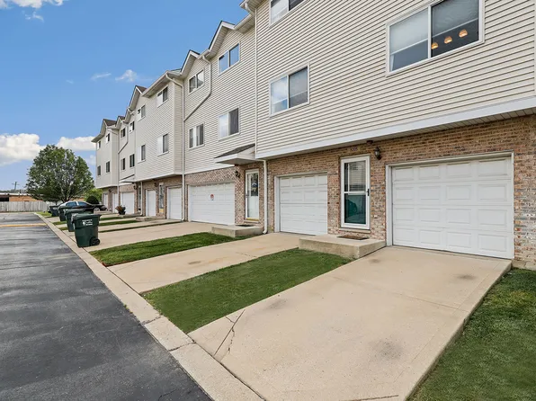 8205 Rachel Ln, Justice, IL 60458