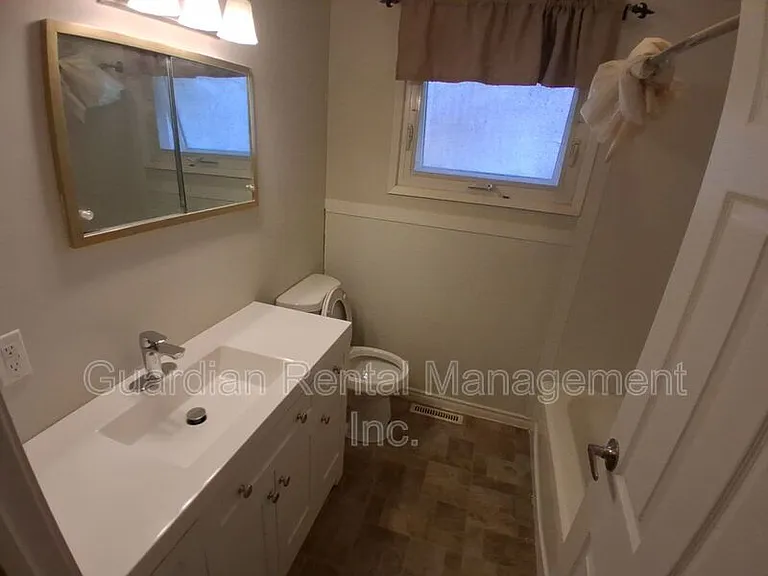 325 Albany St #2 — Photo 6