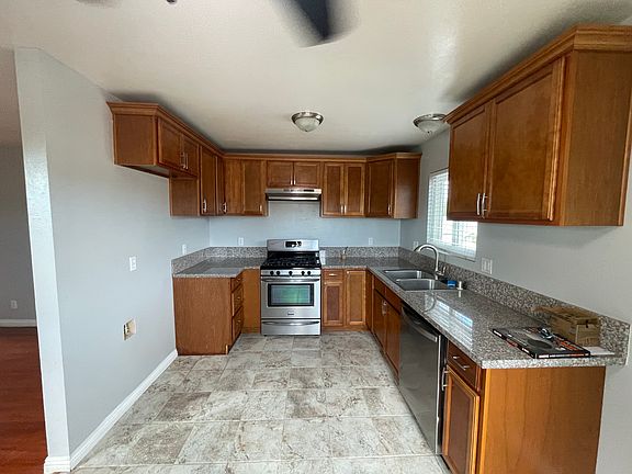2nd image of 5841 Myrtle Ave #B