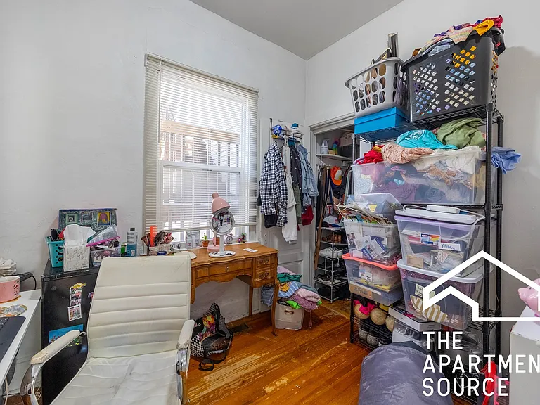 1245 W Barry Ave #B — Photo 11