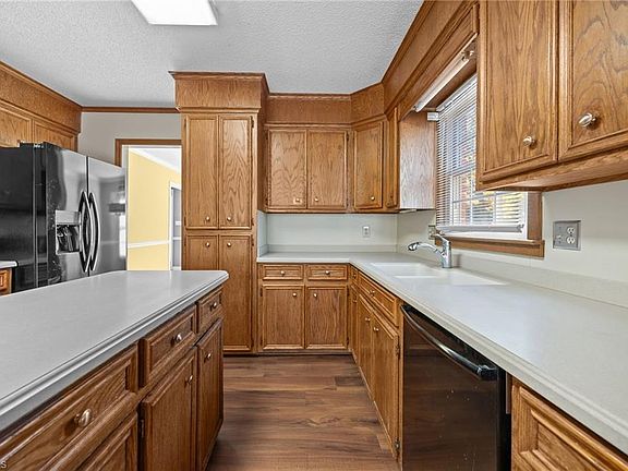 4th image of 280 Birchridge Dr