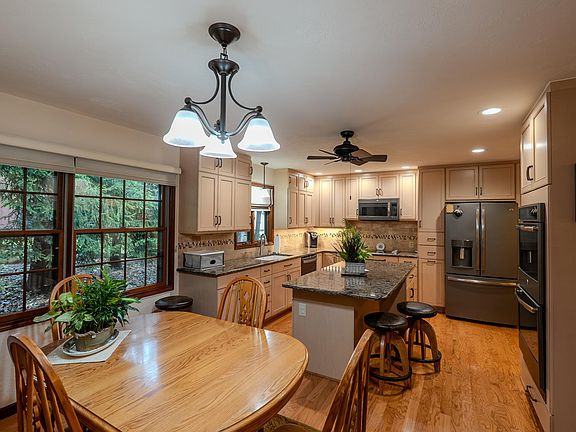 5th image of 908 N Wooded Ln