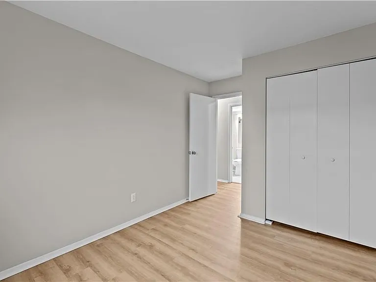 811 S Grosvenor Ct — Photo 12