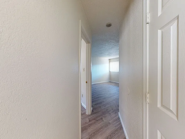 2515 10th ave — Photo 143