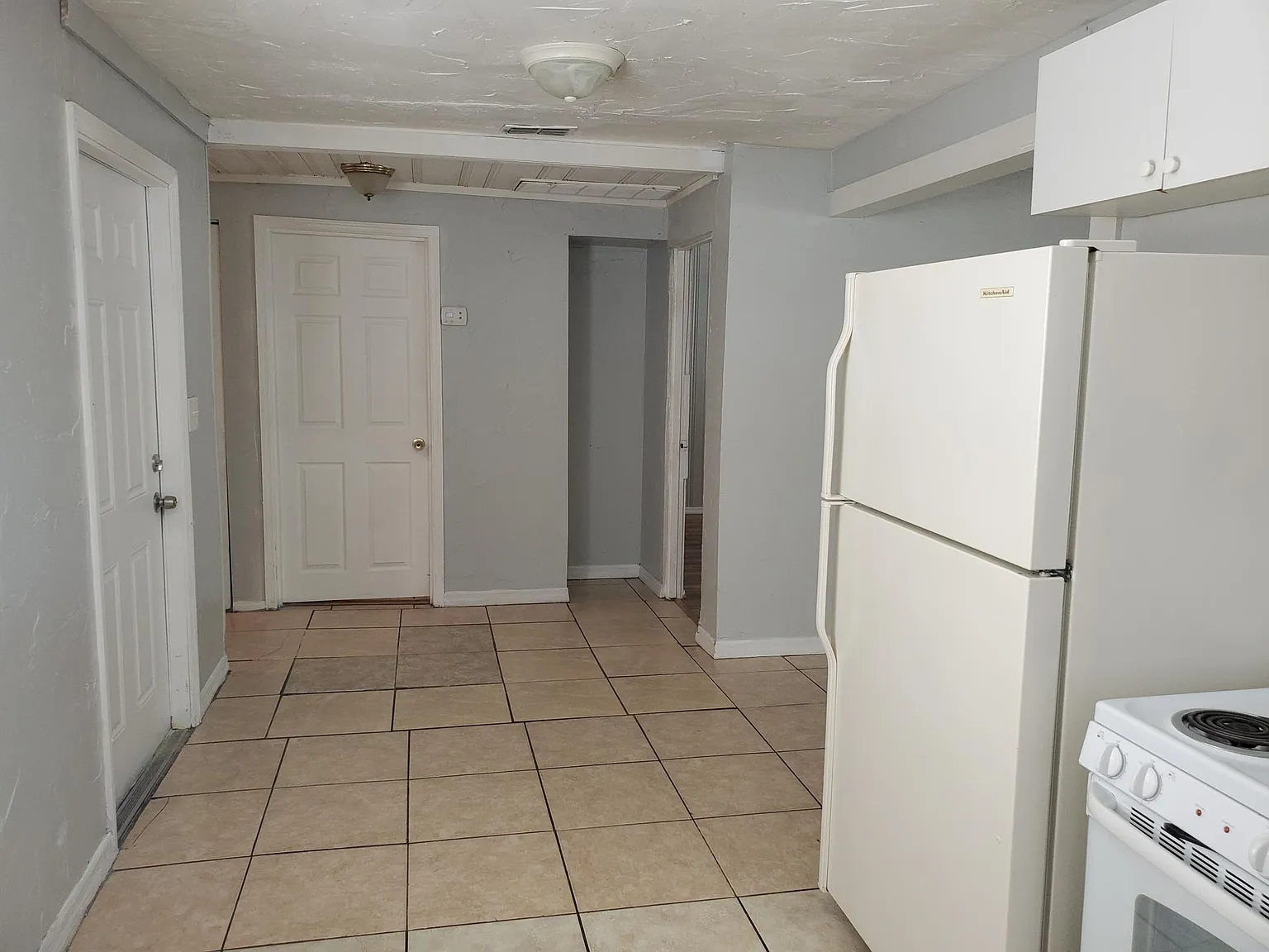 3 bed, 976 sqft, $1,800 — Photo 3