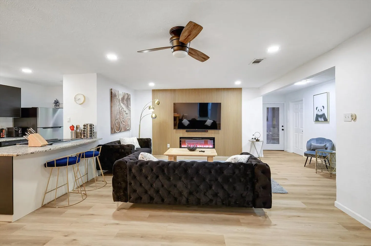 4 bed, 3.0 bath, 2045 sqft, $8,930 — Photo 2