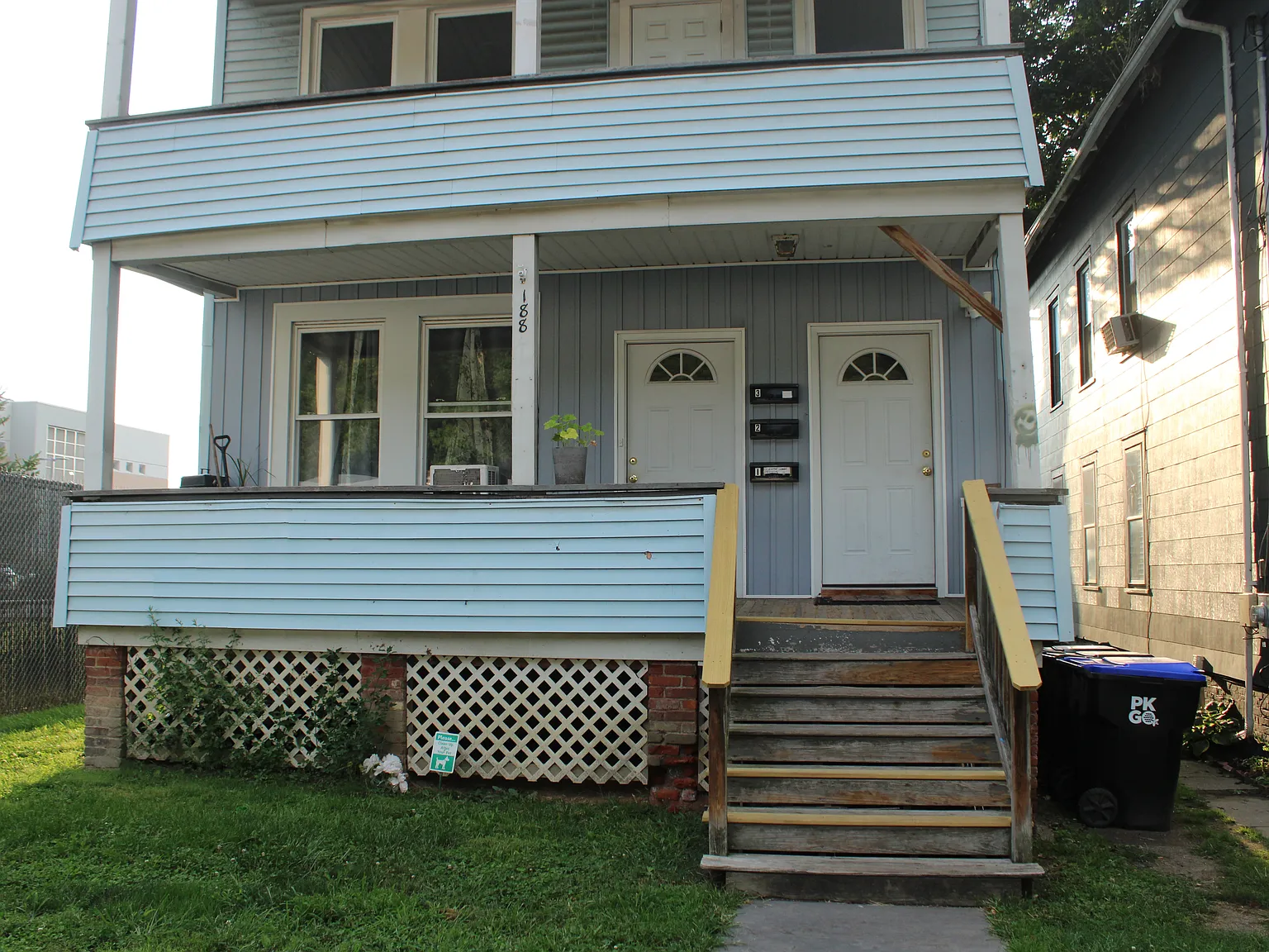 3 bed, 1056 sqft, $1,850 — Photo 2