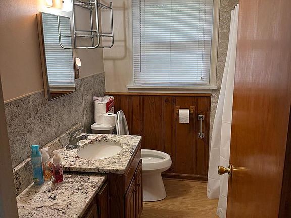 5th image of 229 N Maple St