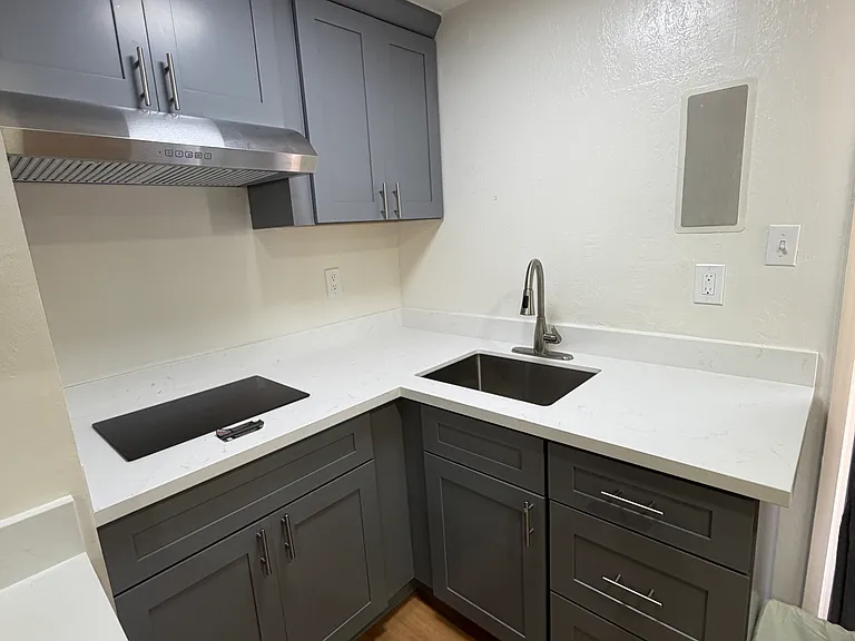 494 Florence St — Photo 7