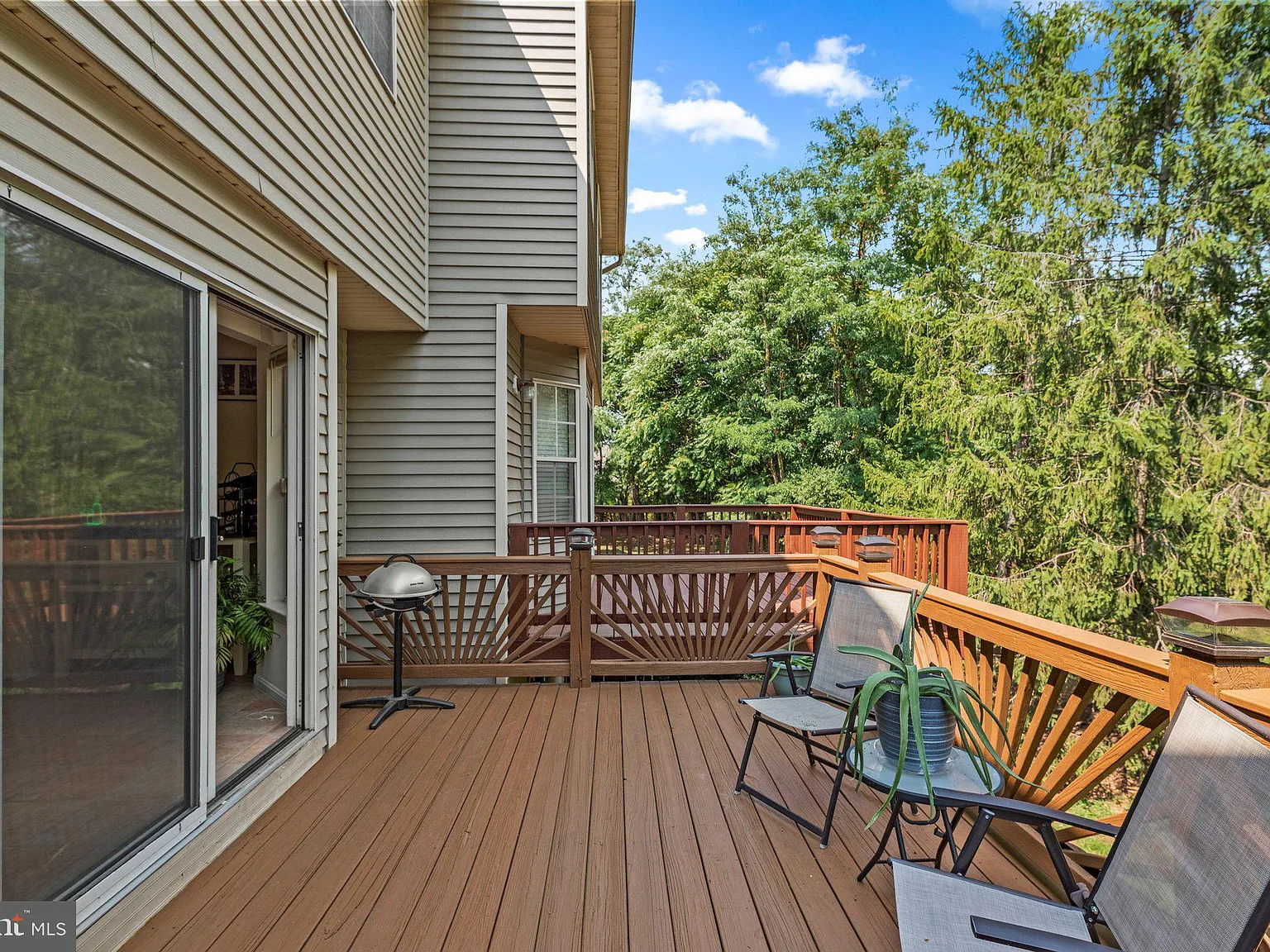 3 bed, 2.5 bath, 2080 sqft, $3,150 — Photo 2
