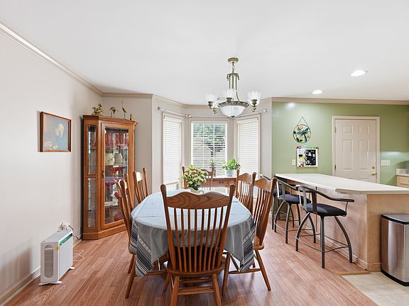 5th image of 158 Breckenridge Ct