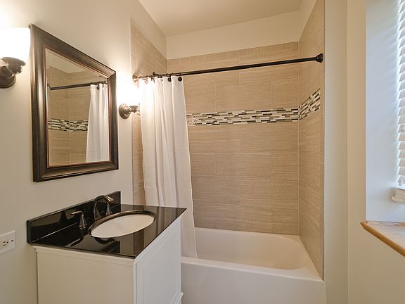 2nd image of 4413 N Magnolia Ave APT 3N