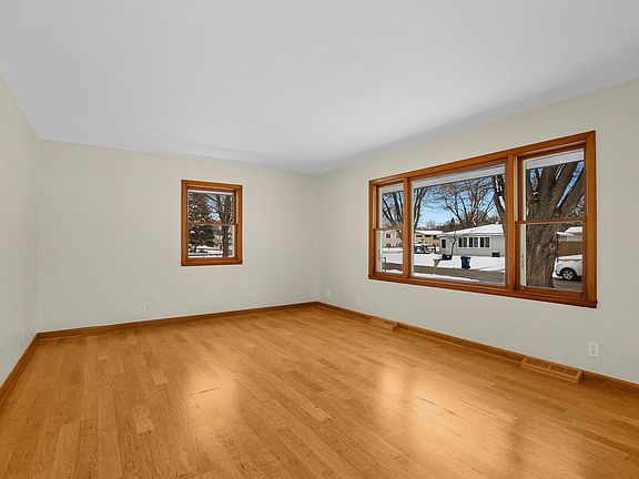 4th image of 3106 Youngdale Ave