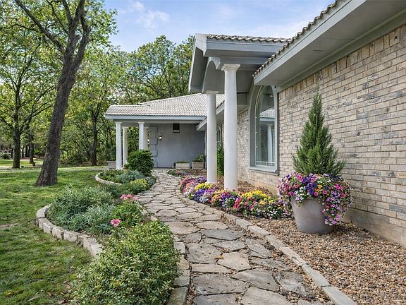 2nd image of 2525 Canyon Creek Dr