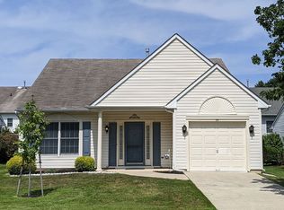 35 Wagon Wheel Ln, Columbus, NJ 08022