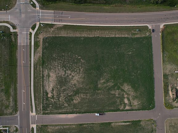 3rd image of 21st St W