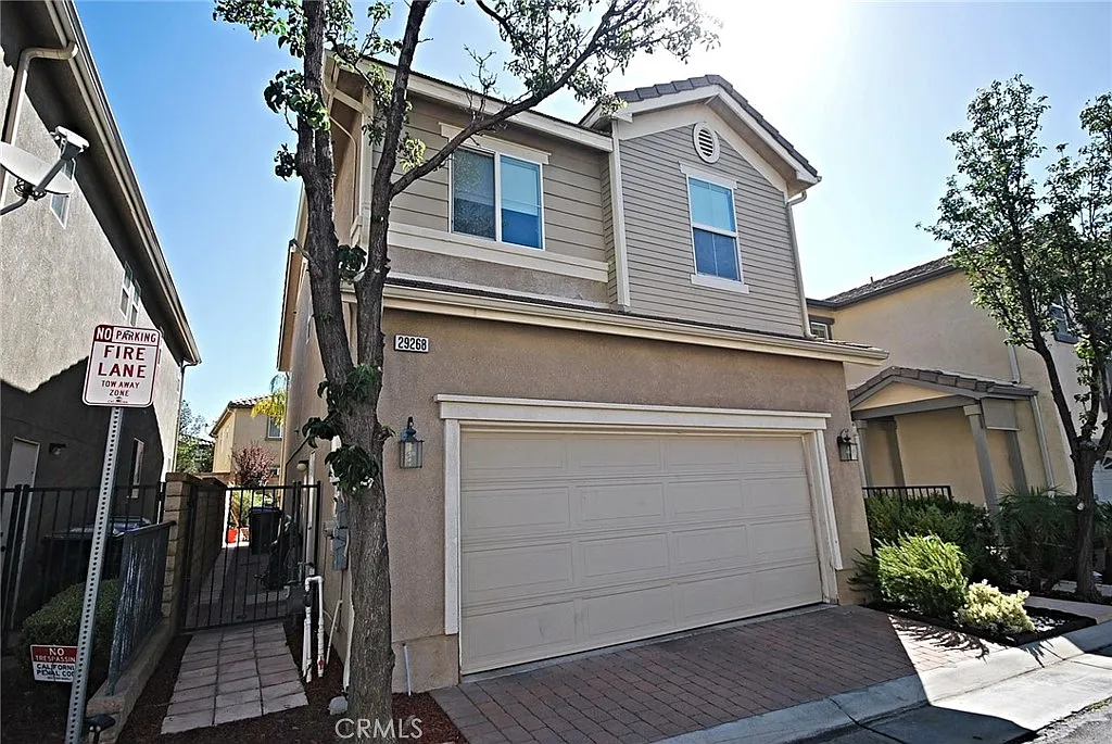 3 bed, 2.5 bath, 1798 sqft, $3,900 — Photo 3