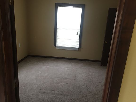 3rd image of 527 Pleasant Vista Dr