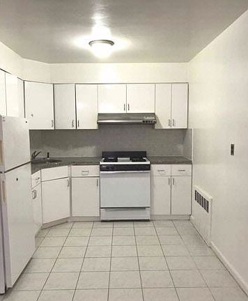 3rd image of 14735 Barclay Ave #2