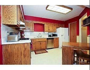 3rd image of 7937 W 107th St APT B