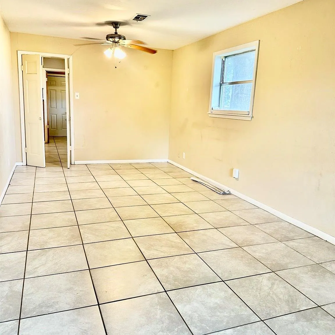 2 bed, 1.0 bath, 1308 sqft, $1,345 — Photo 2